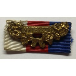 Čestný odznak MATEŘSTVÍ, III. stupeň, pozlátený bronz, 1957, ČSR