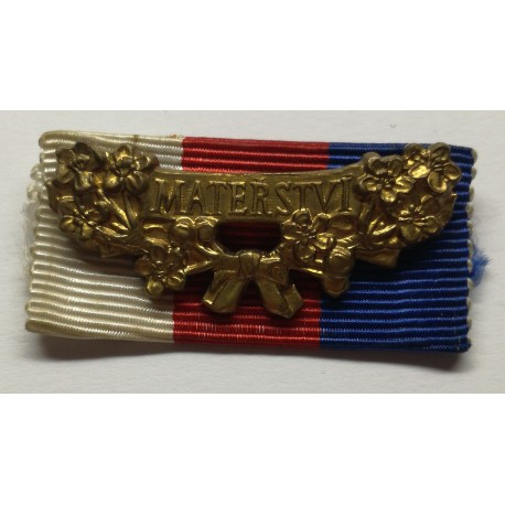 Čestný odznak MATEŘSTVÍ, III. stupeň, pozlátený bronz, 1957, ČSR